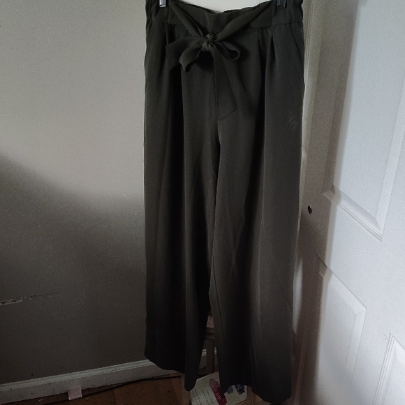 Lululemon Athletica Olive Wide Leg Pants - Picture 1 of 6